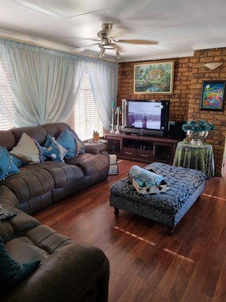 4 Bedroom Property for Sale in Petersfield Gauteng