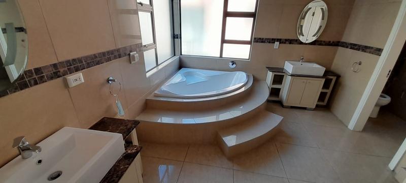 To Let 8 Bedroom Property for Rent in Melrose Gauteng