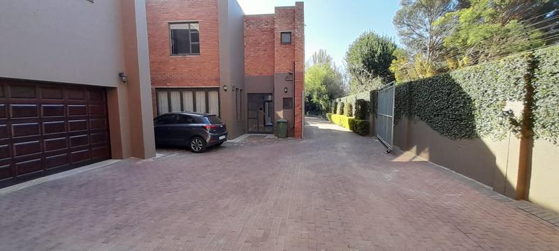 To Let 8 Bedroom Property for Rent in Melrose North Gauteng