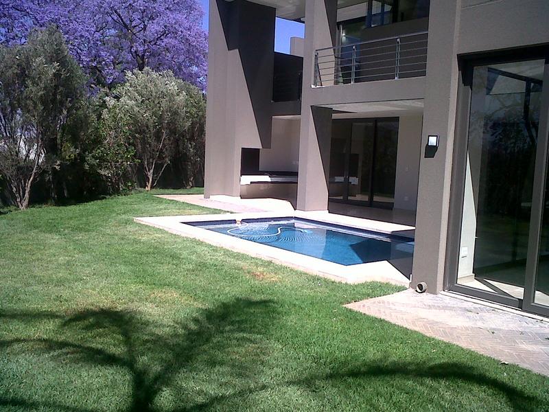 To Let 4 Bedroom Property for Rent in Atholl Gauteng