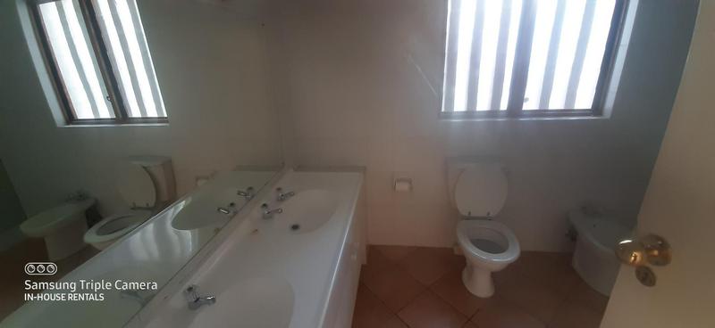 4 Bedroom Property for Sale in Benmore Gardens Gauteng