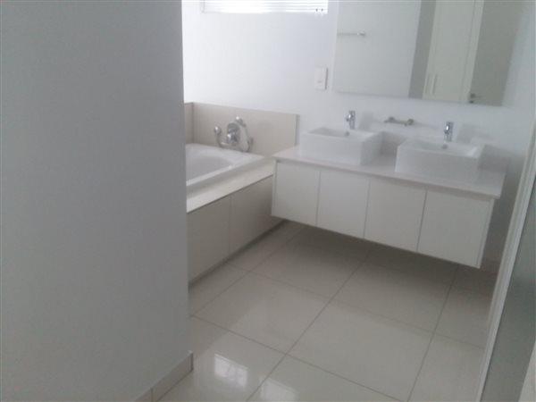 1 Bedroom Property for Sale in Hyde Park Gauteng