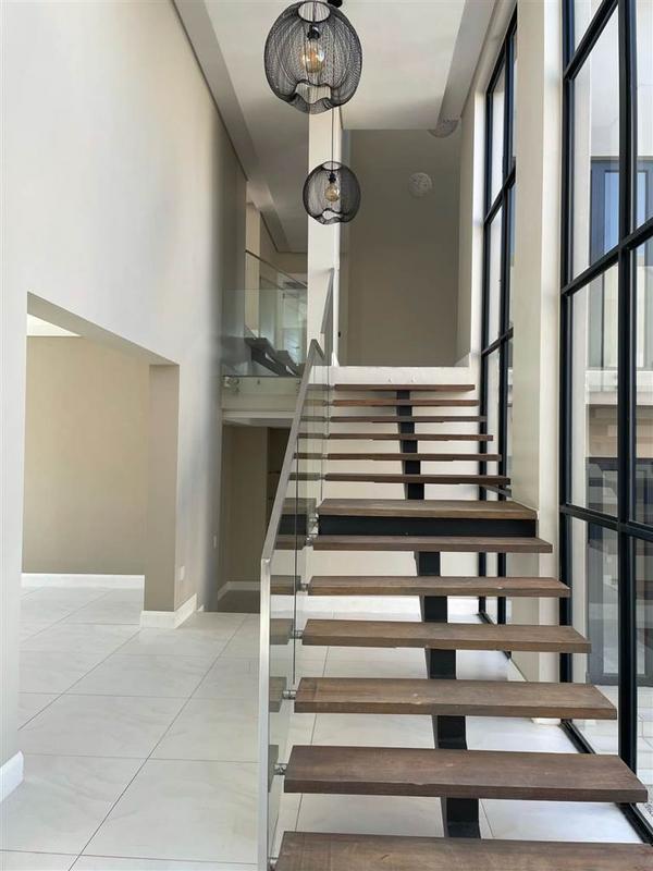 5 Bedroom Property for Sale in Waterfall Country Estate Gauteng