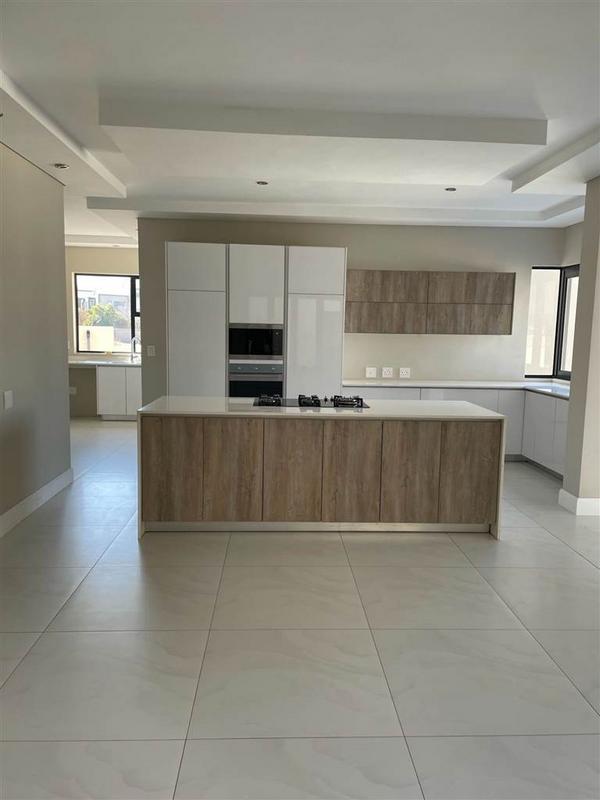 5 Bedroom Property for Sale in Waterfall Country Estate Gauteng