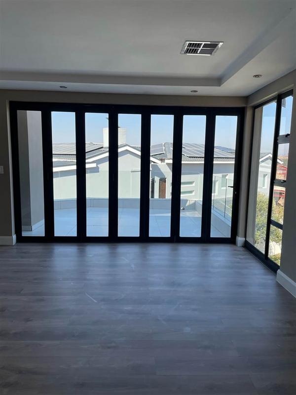 5 Bedroom Property for Sale in Waterfall Country Estate Gauteng