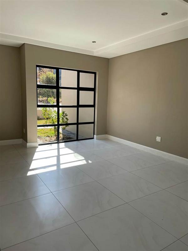 5 Bedroom Property for Sale in Waterfall Country Estate Gauteng