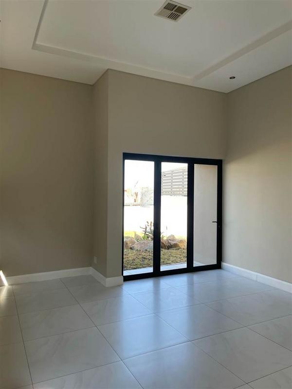 5 Bedroom Property for Sale in Waterfall Country Estate Gauteng