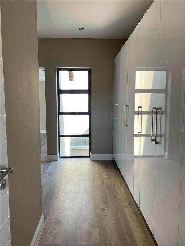 5 Bedroom Property for Sale in Waterfall Country Estate Gauteng