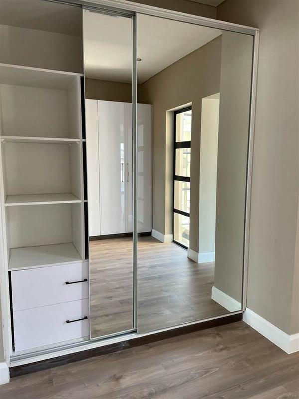 5 Bedroom Property for Sale in Waterfall Country Estate Gauteng