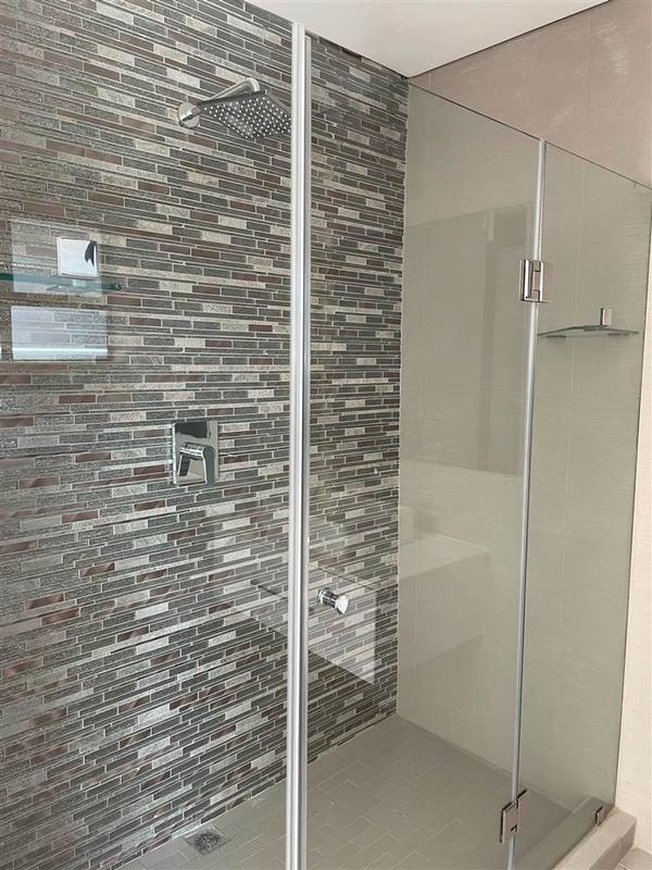 5 Bedroom Property for Sale in Waterfall Country Estate Gauteng