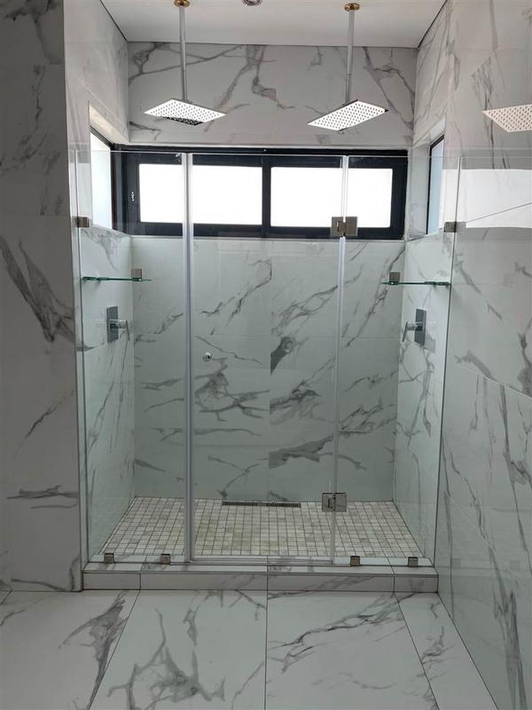 5 Bedroom Property for Sale in Waterfall Country Estate Gauteng