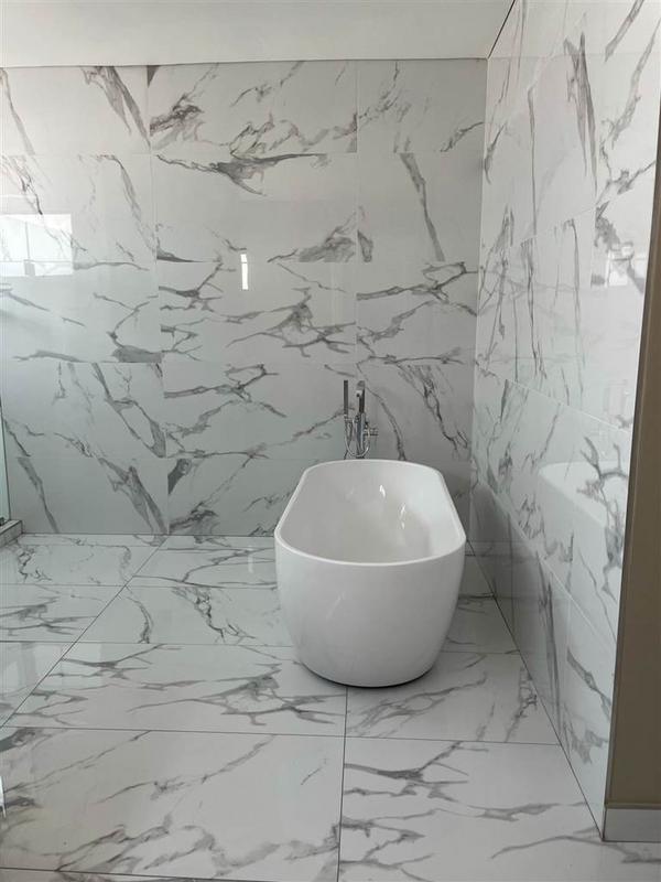 5 Bedroom Property for Sale in Waterfall Country Estate Gauteng