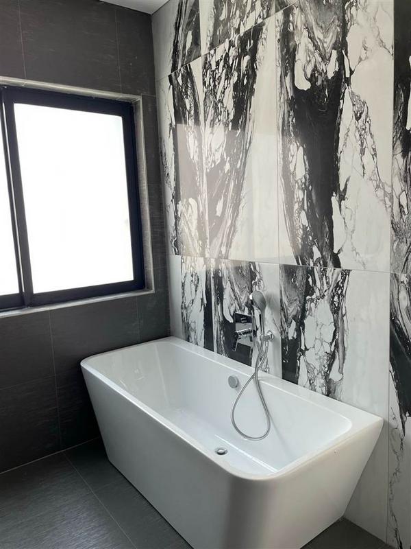 5 Bedroom Property for Sale in Waterfall Country Estate Gauteng