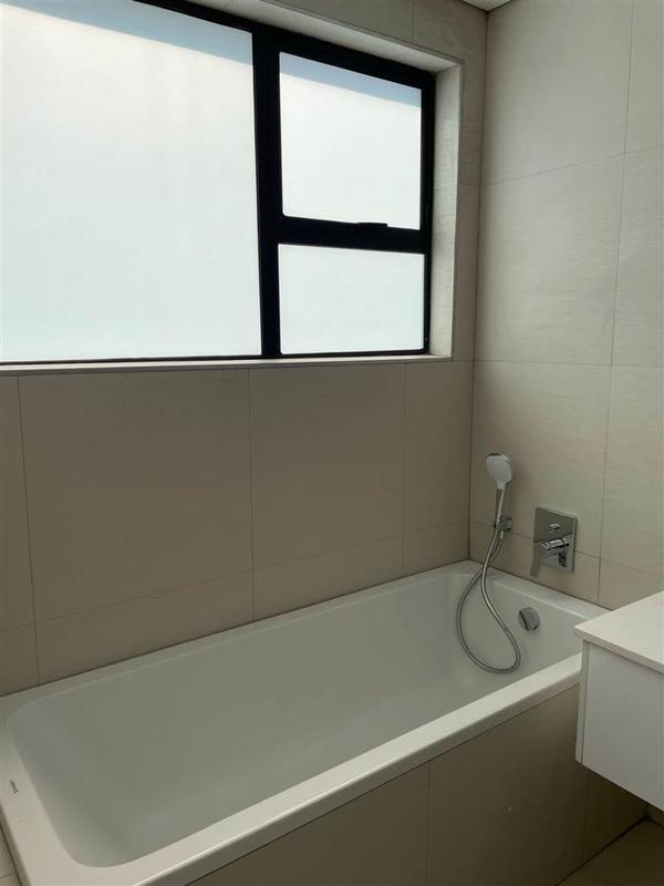 5 Bedroom Property for Sale in Waterfall Country Estate Gauteng