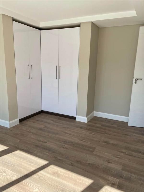 5 Bedroom Property for Sale in Waterfall Country Estate Gauteng