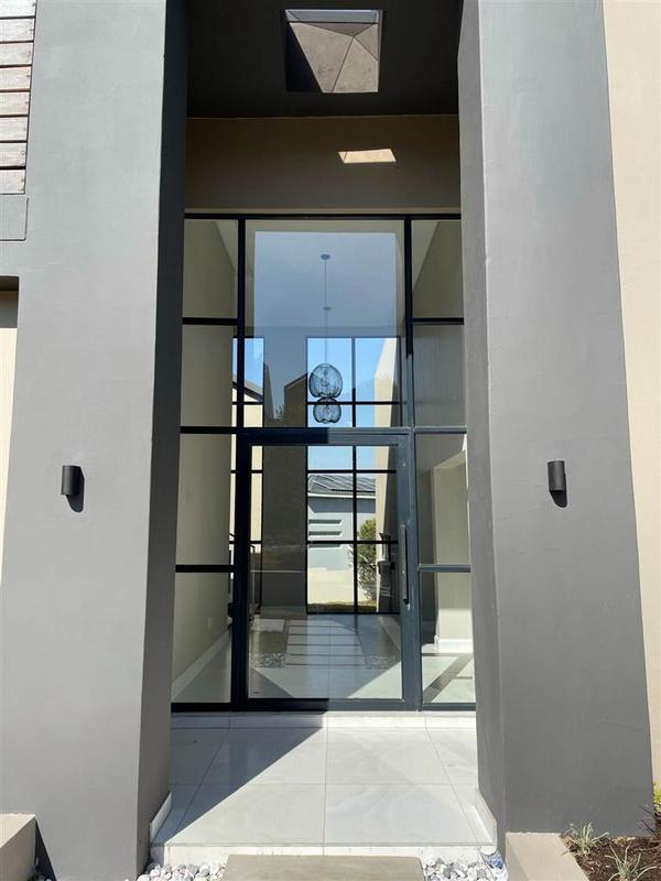 5 Bedroom Property for Sale in Waterfall Country Estate Gauteng