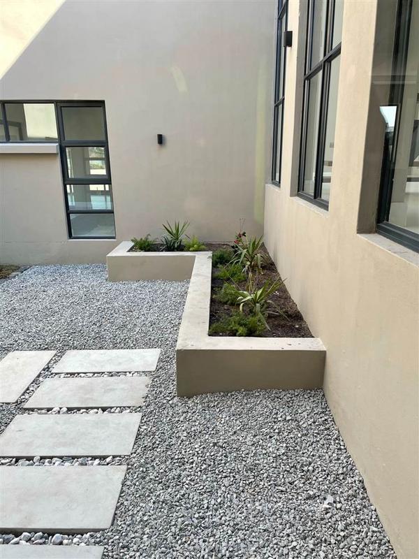 5 Bedroom Property for Sale in Waterfall Country Estate Gauteng