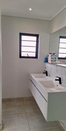 To Let 3 Bedroom Property for Rent in Waterfall Gauteng