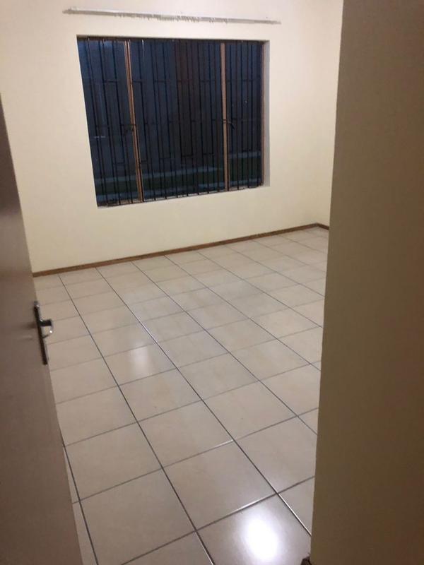 2 Bedroom Property for Sale in Crystal Park Gauteng