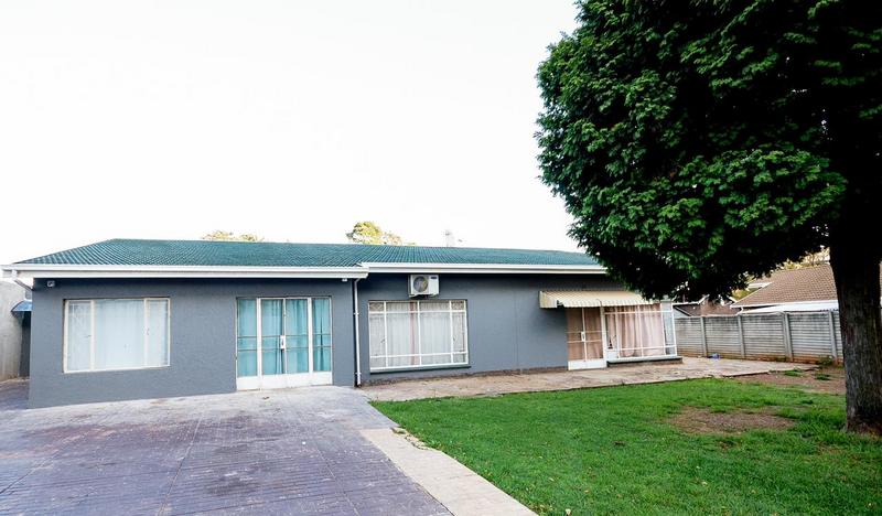 15 Bedroom Property for Sale in Rhodesfield Gauteng