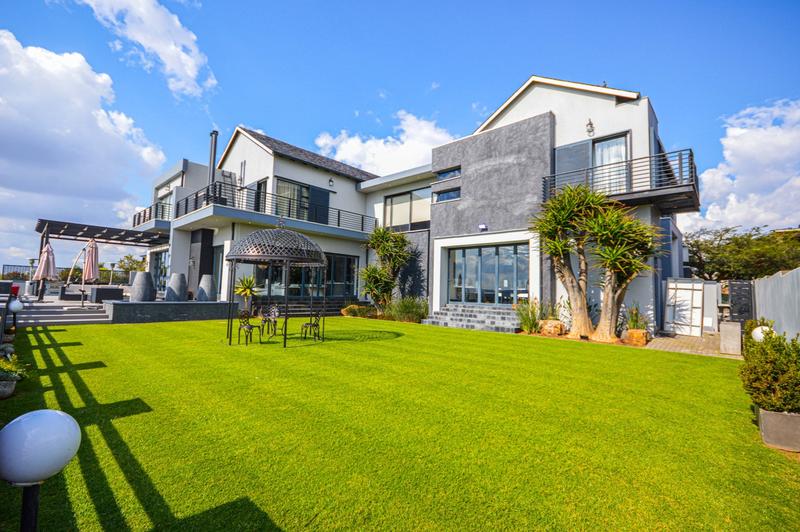 6 Bedroom Property for Sale in Copperleaf Estate Gauteng