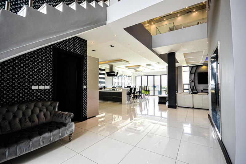 6 Bedroom Property for Sale in Copperleaf Estate Gauteng