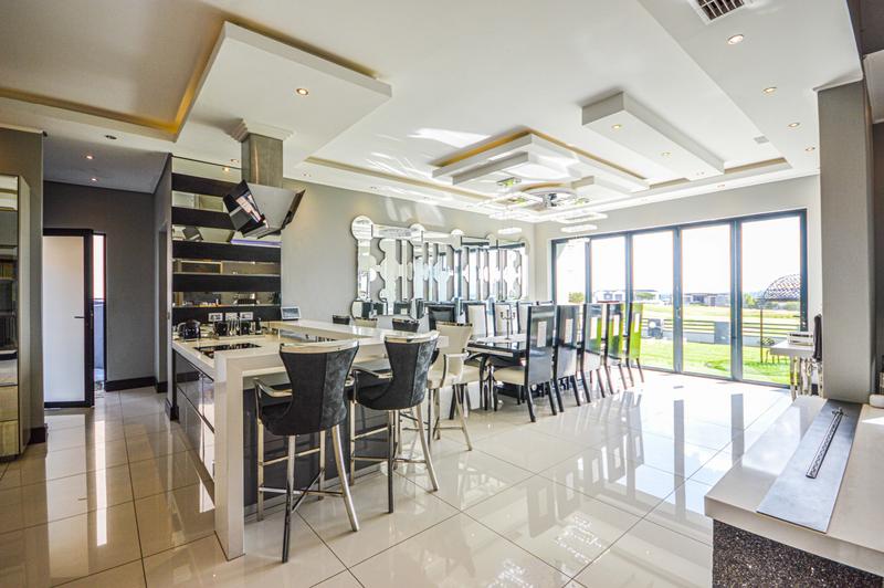 6 Bedroom Property for Sale in Copperleaf Estate Gauteng