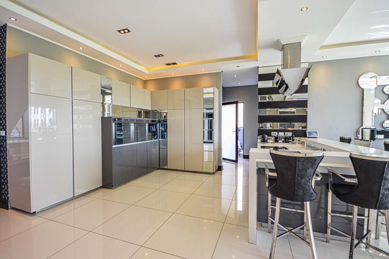 6 Bedroom Property for Sale in Copperleaf Estate Gauteng