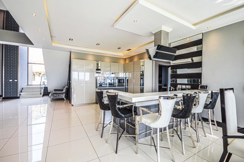 6 Bedroom Property for Sale in Copperleaf Estate Gauteng