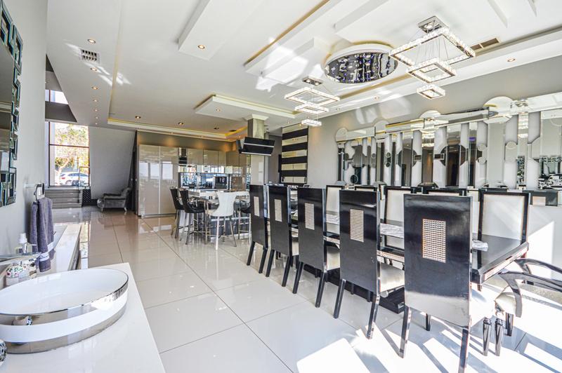 6 Bedroom Property for Sale in Copperleaf Estate Gauteng