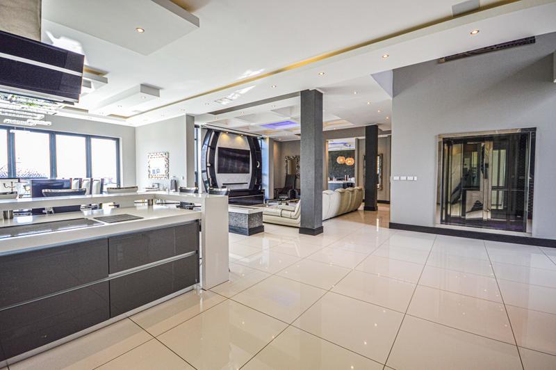 6 Bedroom Property for Sale in Copperleaf Estate Gauteng