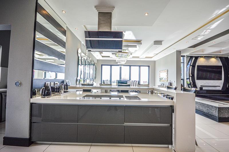 6 Bedroom Property for Sale in Copperleaf Estate Gauteng