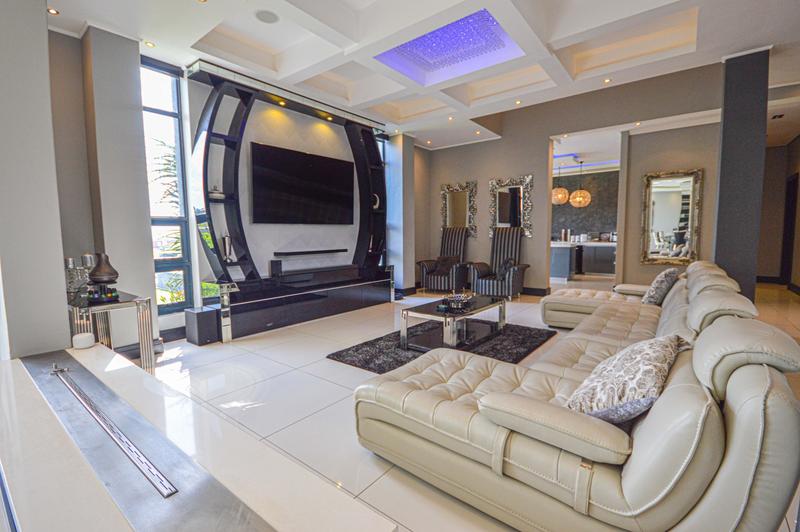 6 Bedroom Property for Sale in Copperleaf Estate Gauteng