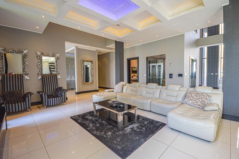 6 Bedroom Property for Sale in Copperleaf Estate Gauteng