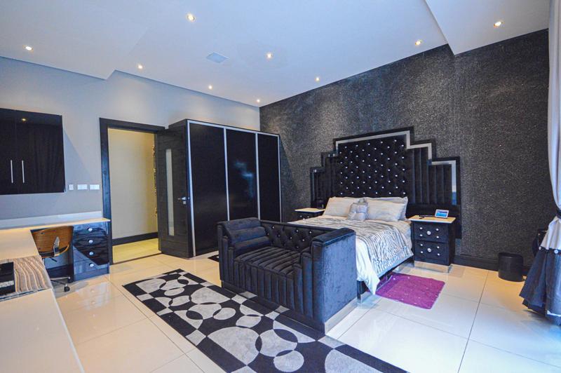 6 Bedroom Property for Sale in Copperleaf Estate Gauteng