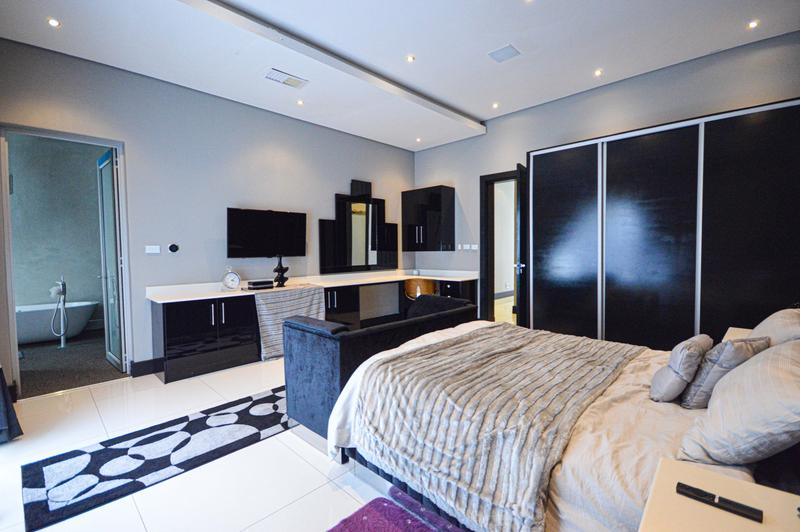 6 Bedroom Property for Sale in Copperleaf Estate Gauteng