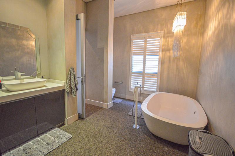 6 Bedroom Property for Sale in Copperleaf Estate Gauteng