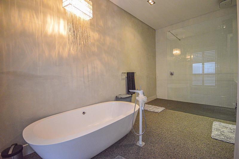 6 Bedroom Property for Sale in Copperleaf Estate Gauteng