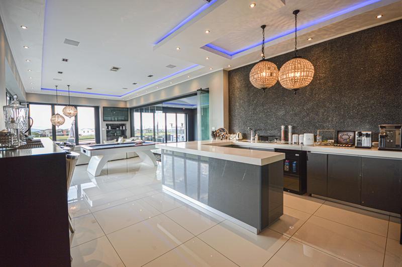 6 Bedroom Property for Sale in Copperleaf Estate Gauteng