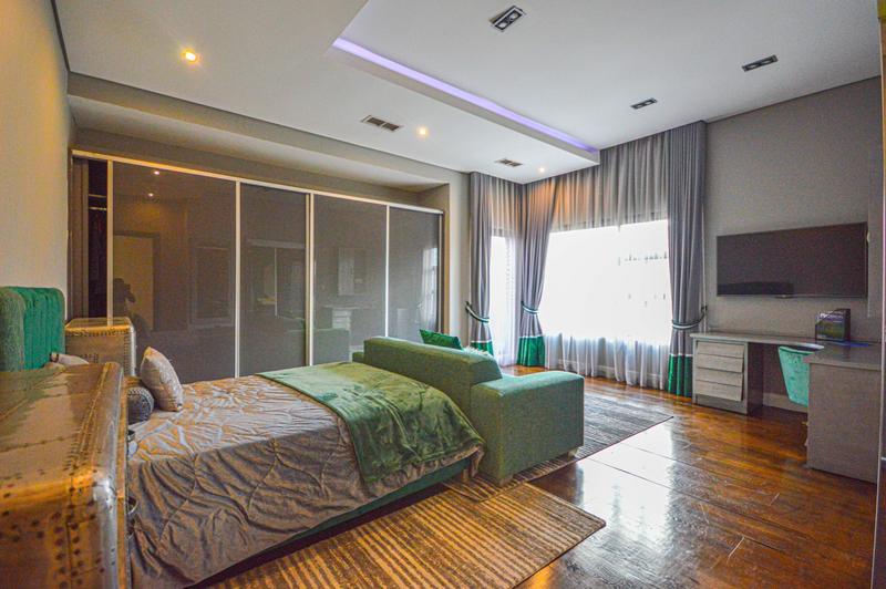 6 Bedroom Property for Sale in Copperleaf Estate Gauteng