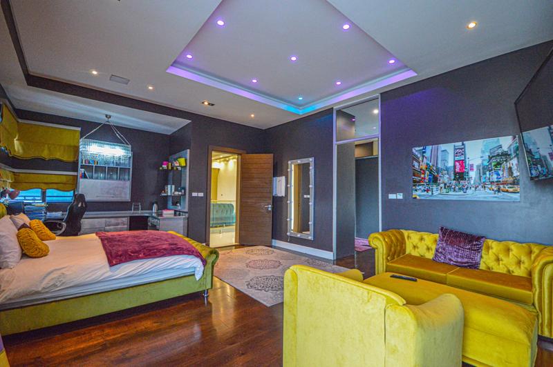 6 Bedroom Property for Sale in Copperleaf Estate Gauteng