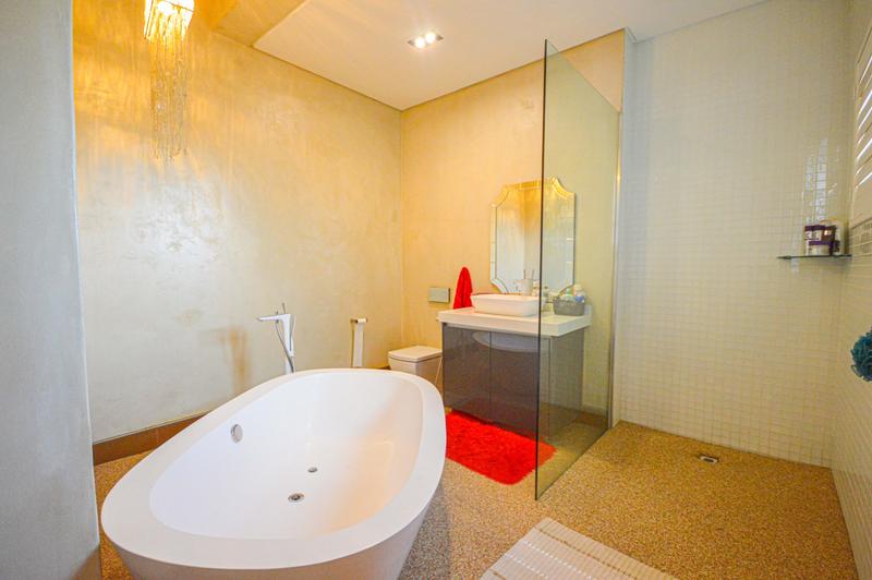 6 Bedroom Property for Sale in Copperleaf Estate Gauteng