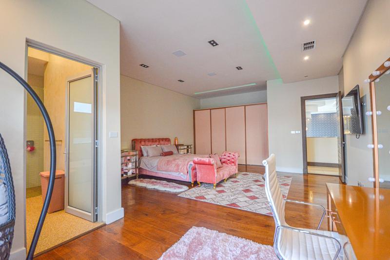 6 Bedroom Property for Sale in Copperleaf Estate Gauteng