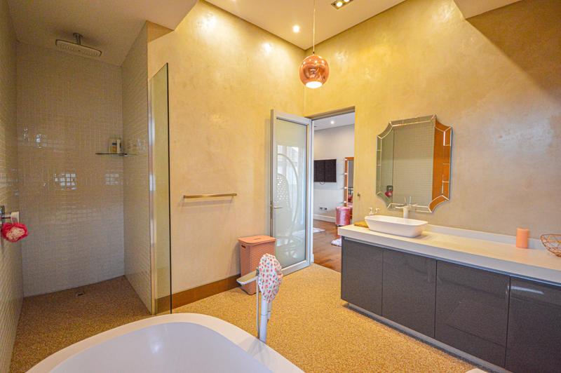 6 Bedroom Property for Sale in Copperleaf Estate Gauteng