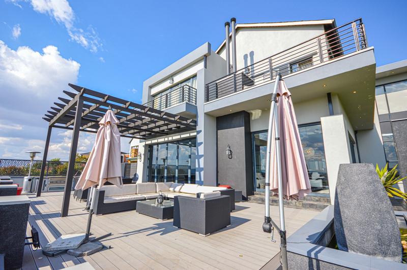 6 Bedroom Property for Sale in Copperleaf Estate Gauteng