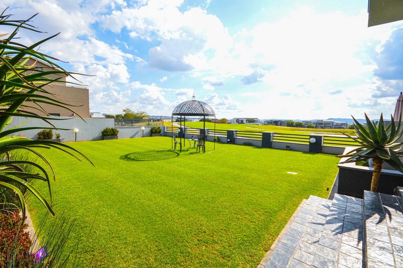 6 Bedroom Property for Sale in Copperleaf Estate Gauteng