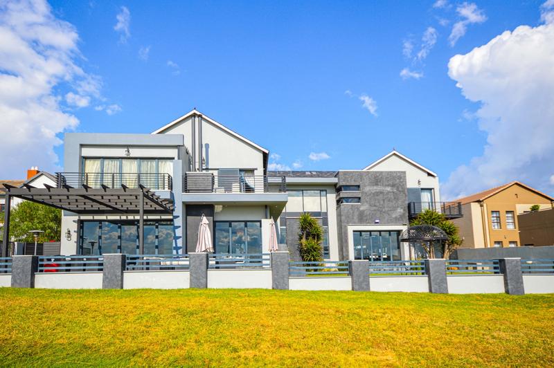 6 Bedroom Property for Sale in Copperleaf Estate Gauteng