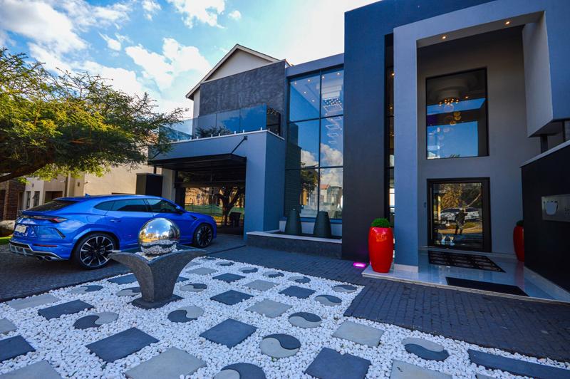 6 Bedroom Property for Sale in Copperleaf Estate Gauteng