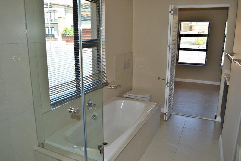 3 Bedroom Property for Sale in Copperleaf Estate Gauteng