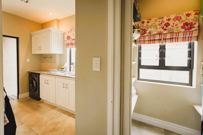 5 Bedroom Property for Sale in Copperleaf Estate Gauteng